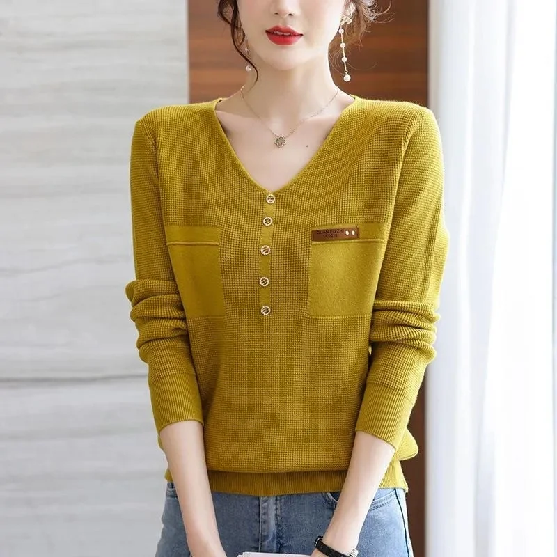 2024 New Autumn Winter New Women's V-neck Long Sleeved Exquisite Thin Knitted Sweater Pullover Female Tops Soft Bottoming Shirt
2024 New Autumn Winter New Women's V-neck Long Sleeved Exquisite Thin Knitted Sweater Pullover Female Tops Soft Bottoming Shirt