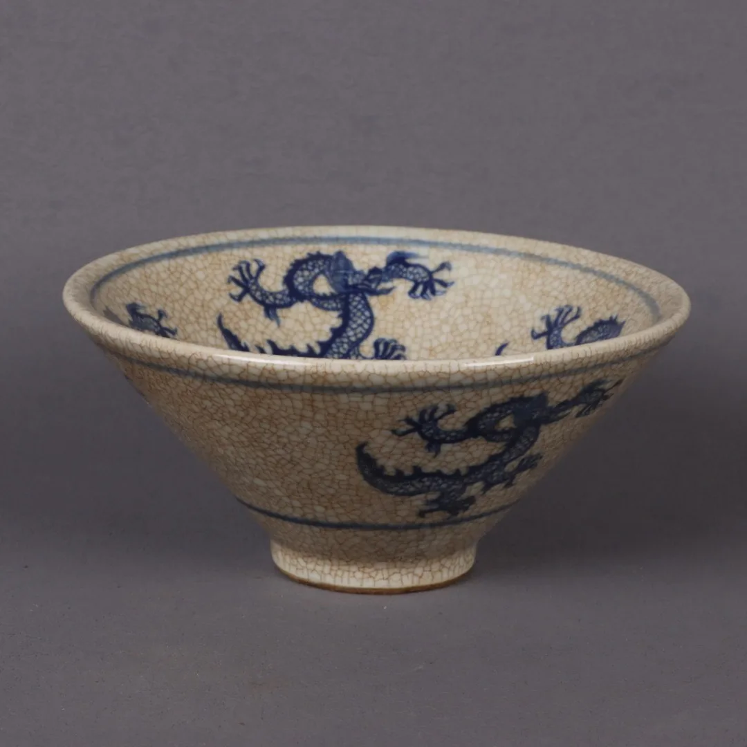 Chinese porcelain blue and white dragon pattern sky character bamboo hat bowl decoration
Chinese porcelain blue and white dragon pattern sky character bamboo hat bowl decoration