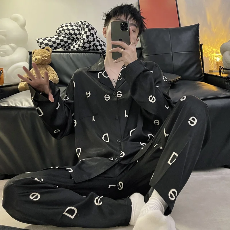 Men Spring and Autumn Long Sleeves and Pants Pajamas Ice Silk Cool Cardigan Loose Handsome High Appearance Level Homestays Set
Men Spring and Autumn Long Sleeves and Pants Pajamas Ice Silk Cool Cardigan Loose Handsome High Appearance Level Homestays Set