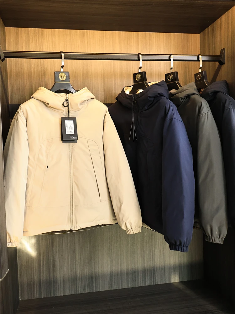 Мужская теплая швейная куртка, свободная уличная хлопковая куртка с капюшоном, двусторонняя одежда, осенне-зимняя модная городская куртка
Мужская теплая швейная куртка, свободная уличная хлопковая куртка с капюшоном, двусторонняя одежда, осенне-зимняя модная городская куртка