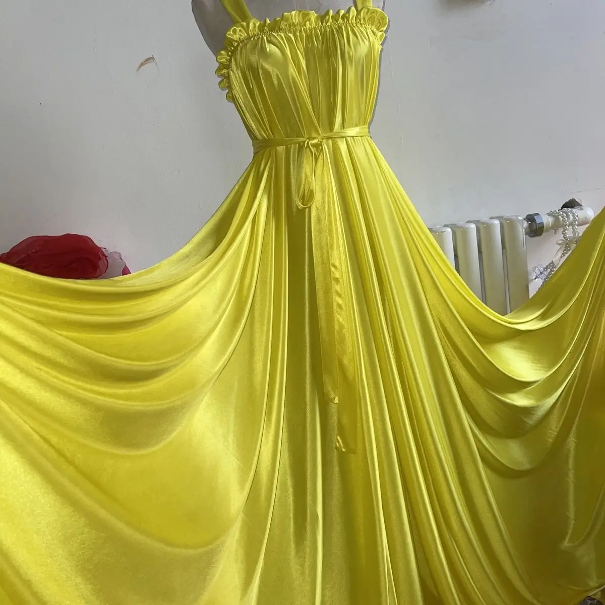 Glossy Yellow Ruffle Women Satin Loose Maxi Dress Sleeveless Plus Size Sexy Sleeping Robe
Glossy Yellow Ruffle Women Satin Loose Maxi Dress Sleeveless Plus Size Sexy Sleeping Robe