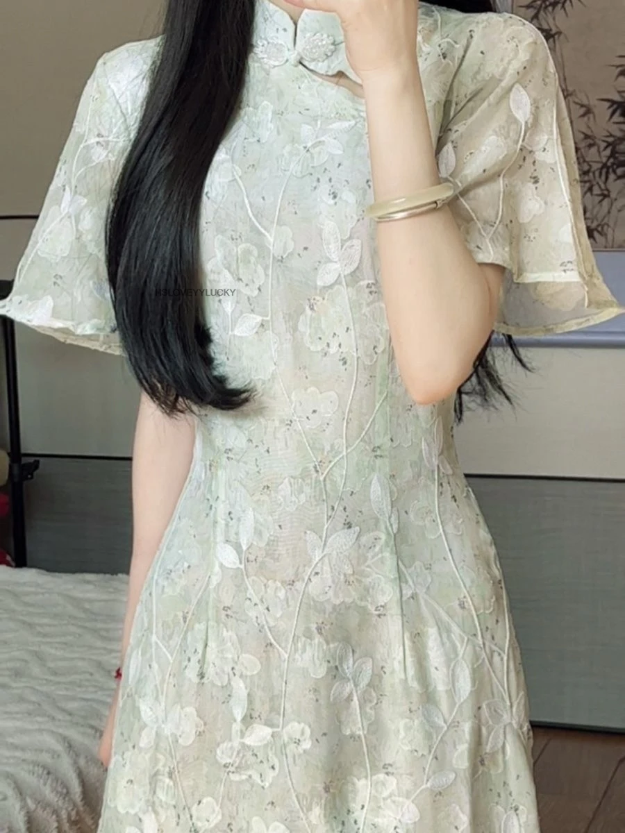 Summer New Daily Fresh Green Cheongsam Girl Modified Version Of The New Chinese Style Slimming Skirt Fish Tail Cheongsam Dress
Summer New Daily Fresh Green Cheongsam Girl Modified Version Of The New Chinese Style Slimming Skirt Fish Tail Cheongsam Dress