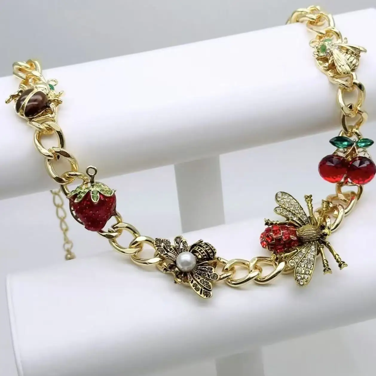 Bohemian European and American insect strawberry cherry necklace, ruby diamond collarbone chain, light luxury Gift Jewelry
Bohemian European and American insect strawberry cherry necklace, ruby diamond collarbone chain, light luxury Gift Jewelry