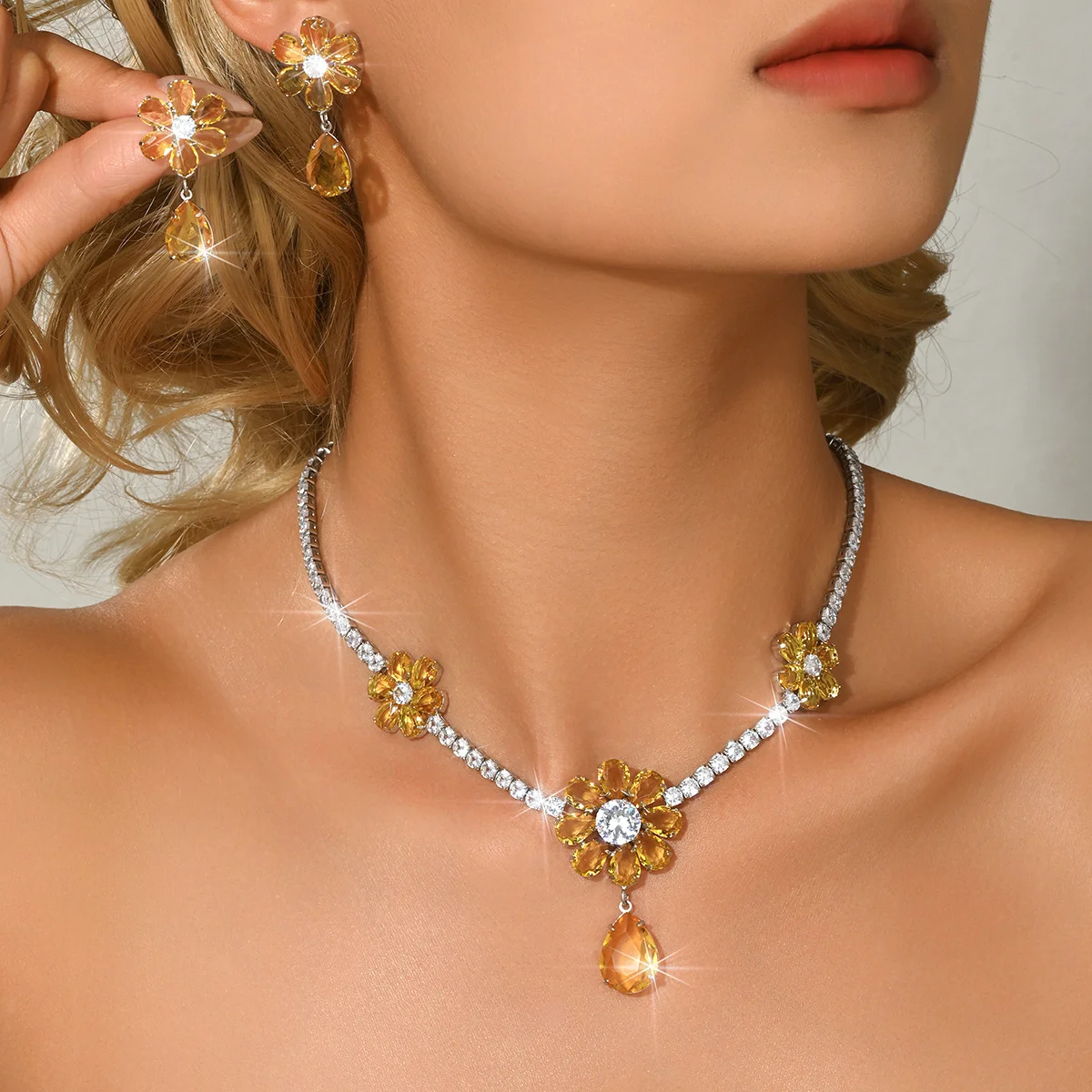 Flower Bride Necklace Luxury Copper Set with Zirconia Stones European Style Fashion Set for Formal Evening Gown Accessories
Flower Bride Necklace Luxury Copper Set with Zirconia Stones European Style Fashion Set for Formal Evening Gown Accessories