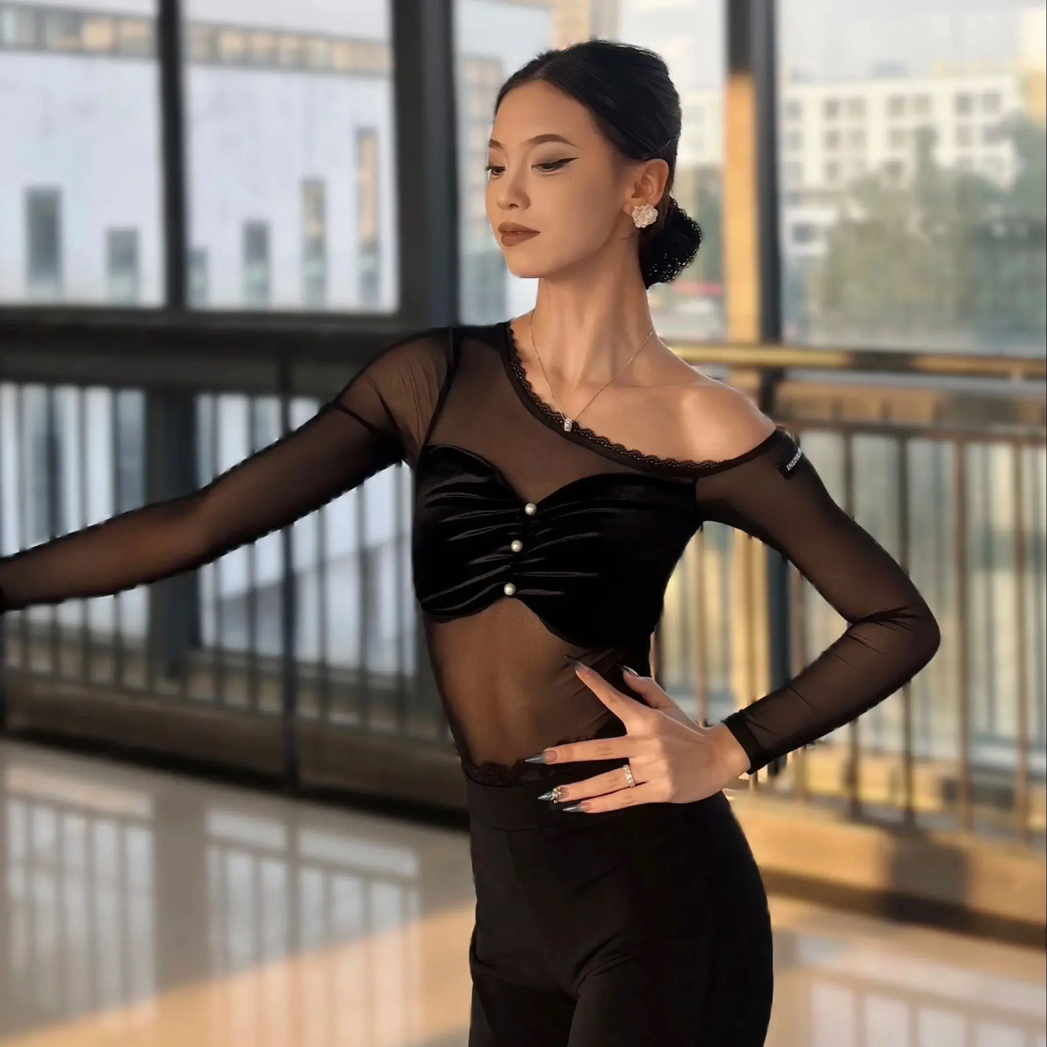 Костюм для латинских танцев, женский кружевной сетчатый комбинезон с наклонными плечами, брюки, тренировочная одежда, танцевальная одежда для чашки, самбы, DN22130
Костюм для латинских танцев, женский кружевной сетчатый комбинезон с наклонными плечами, брюки, тренировочная одежда, танцевальная одежда для чашки, самбы, DN22130