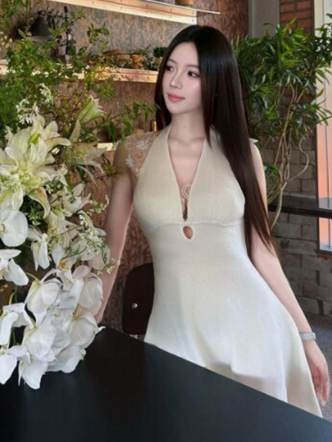Sexy V-neck Hanging Neck Waist-cinching Bodycon Dress Design Sensual Lady Style Mid-summer Season Cotton Blend Midi Dress
Sexy V-neck Hanging Neck Waist-cinching Bodycon Dress Design Sensual Lady Style Mid-summer Season Cotton Blend Midi Dress