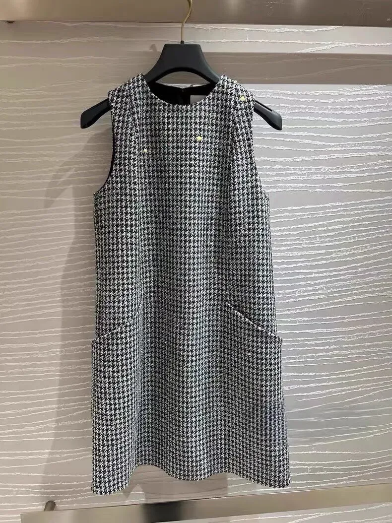 2026 New Summer Classic Bird Lattice Sequins Straight Dress Elegant Ladies Sleeveless Fashion Pocket Wool Blend Dress
2026 New Summer Classic Bird Lattice Sequins Straight Dress Elegant Ladies Sleeveless Fashion Pocket Wool Blend Dress