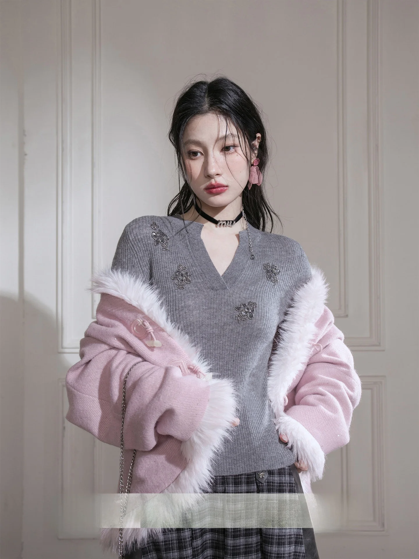 Ele Long Sve Embroidered Wool Blend Base irt V-Ne Bead Detail Cold e A Color Soft Knitted Ladies Faion
Ele Long Sve Embroidered Wool Blend Base irt V-Ne Bead Detail Cold e A Color Soft Knitted Ladies Faion