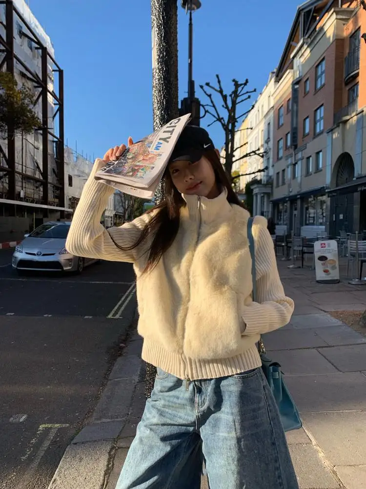 Autumn Winter White Khaki Patchwork Plush Long Sleeve Versatile Sweater Retro Women's Holiday Zipper Cardigan Short Knitted Tops
Autumn Winter White Khaki Patchwork Plush Long Sleeve Versatile Sweater Retro Women's Holiday Zipper Cardigan Short Knitted Tops