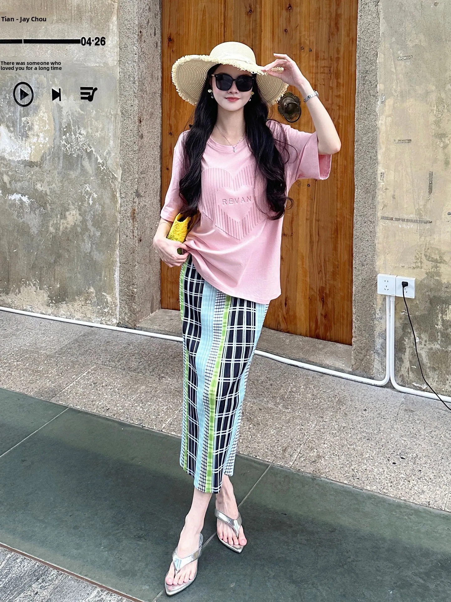 Loose Short Sleeve T-Shirt And Skirt Set Pink Crepe Casual Summer Outfit Japanese Style Women's Fashion Ensemble Polyester
Loose Short Sleeve T-Shirt And Skirt Set Pink Crepe Casual Summer Outfit Japanese Style Women's Fashion Ensemble Polyester