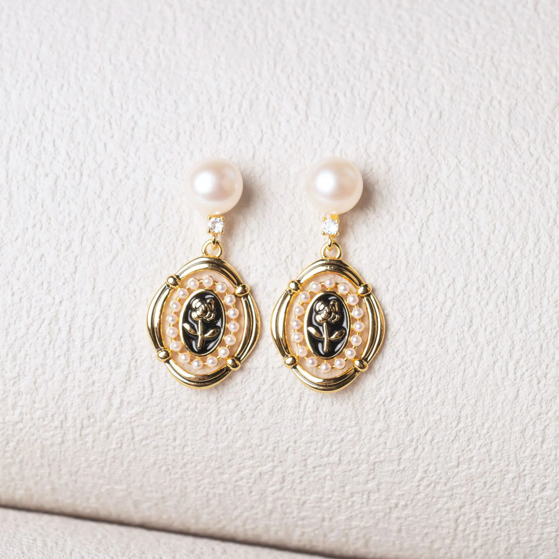 New Arrival Retro Palace Style Roses 100% Natural Freshwater Pearl 14k Gold Filled Ladies Stud Earring Jewelry For Women Gifts
New Arrival Retro Palace Style Roses 100% Natural Freshwater Pearl 14k Gold Filled Ladies Stud Earring Jewelry For Women Gifts