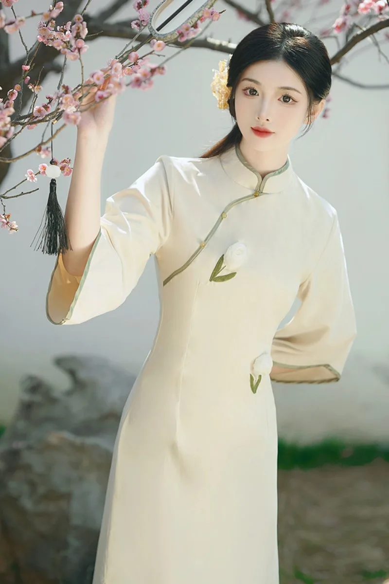 Beige Chinese Style Cheongsam Bud Embroidery Vintage Slim Women Long Dress S To XXL Female 3/4 Sleeve Casual Qipao S1962
Beige Chinese Style Cheongsam Bud Embroidery Vintage Slim Women Long Dress S To XXL Female 3/4 Sleeve Casual Qipao S1962