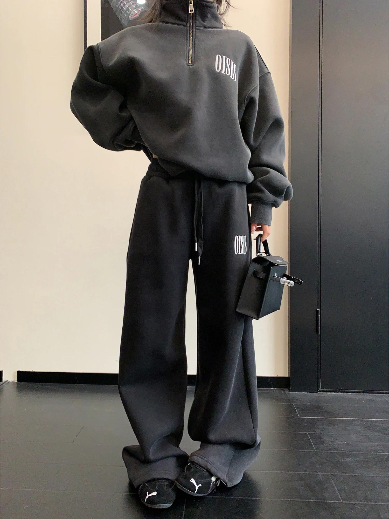 American Retro Distressed Straight Leg Sweatpants Women's Lazy Drape Loose Casual Wide Leg Long Pants Trendy Cotton Pants
American Retro Distressed Straight Leg Sweatpants Women's Lazy Drape Loose Casual Wide Leg Long Pants Trendy Cotton Pants
