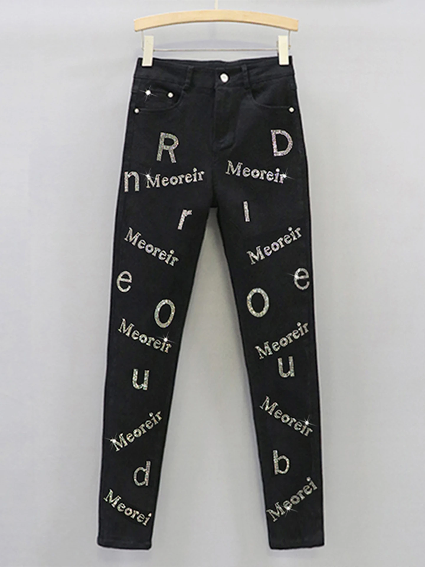 Elegant High-Waisted Slim Fit Denim Jeans Women's Spring Summer New Style Korean Version Sparkling Rhinestone Elastic Cuff Pants
Elegant High-Waisted Slim Fit Denim Jeans Women's Spring Summer New Style Korean Version Sparkling Rhinestone Elastic Cuff Pants