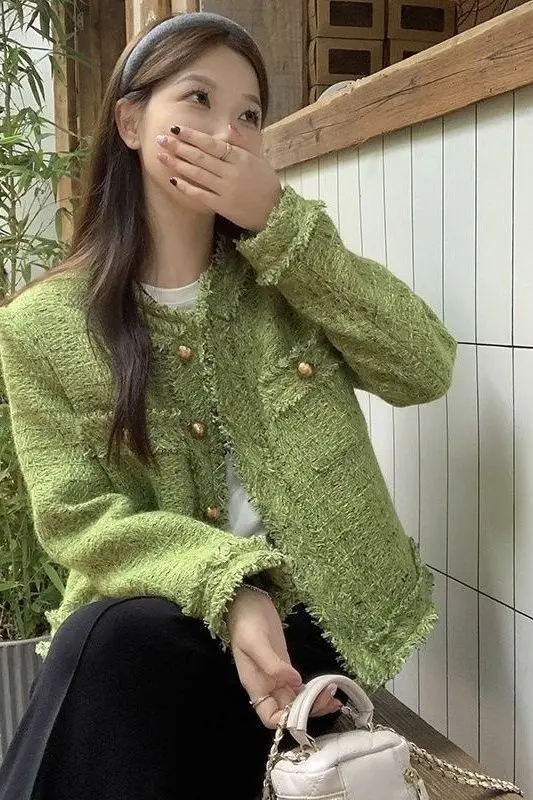 Новинка 2023 года, женская твидовая куртка во французском стиле с круглым вырезом и длинными рукавами, укороченная блузка большого размера, весна-осень, роскошное элегантное свободное пальто
Новинка 2023 года, женская твидовая куртка во французском стиле с круглым вырезом и длинными рукавами, укороченная блузка большого размера, весна-осень, роскошное элегантное свободное пальто