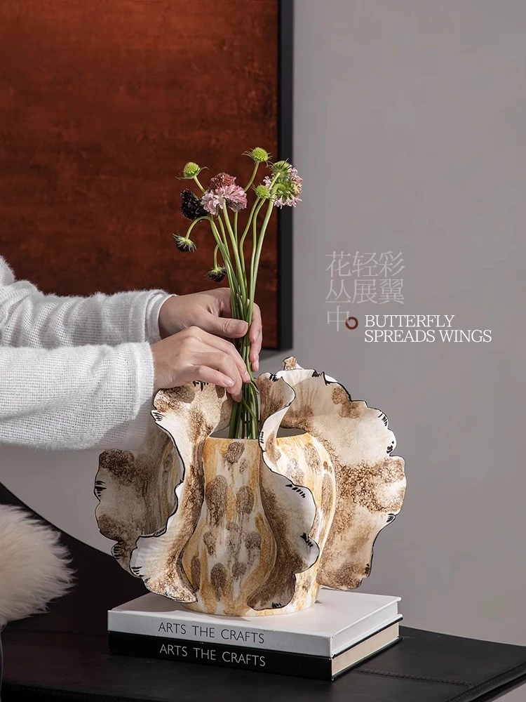 Changyi, Original Painted Ceramic Vase Ornament, Living Room Flower Arrangement, Creative Home Decoration, High-end Art Flower
Changyi, Original Painted Ceramic Vase Ornament, Living Room Flower Arrangement, Creative Home Decoration, High-end Art Flower
