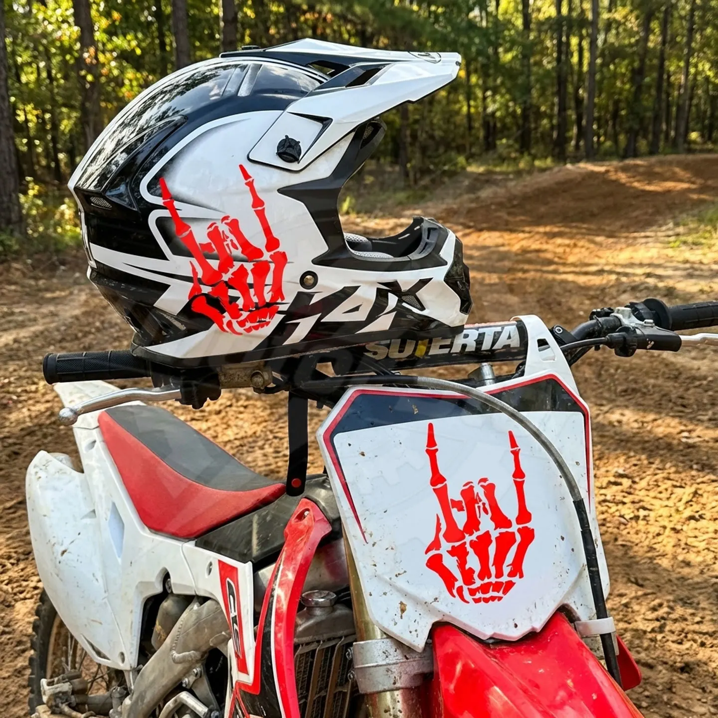Gothic Skull Hand Decal Middle Finger Vinyl Sticker For 390 S1000RR ADV 125 160 Motorcycle Car Window Laptop Universal
Gothic Skull Hand Decal Middle Finger Vinyl Sticker For 390 S1000RR ADV 125 160 Motorcycle Car Window Laptop Universal