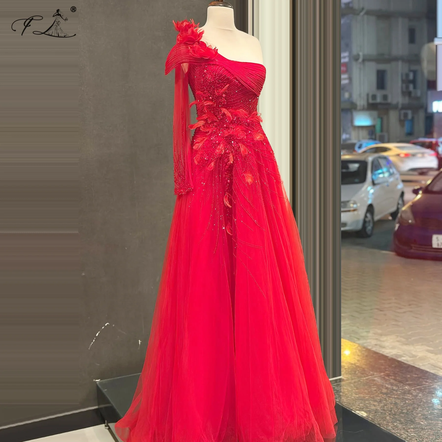 Cocktail Dresses For Women With Irregular Side Sleeves And Applique Feathers Red Tulle Skirt A-Line Dress Slimming Long Dress
Cocktail Dresses For Women With Irregular Side Sleeves And Applique Feathers Red Tulle Skirt A-Line Dress Slimming Long Dress