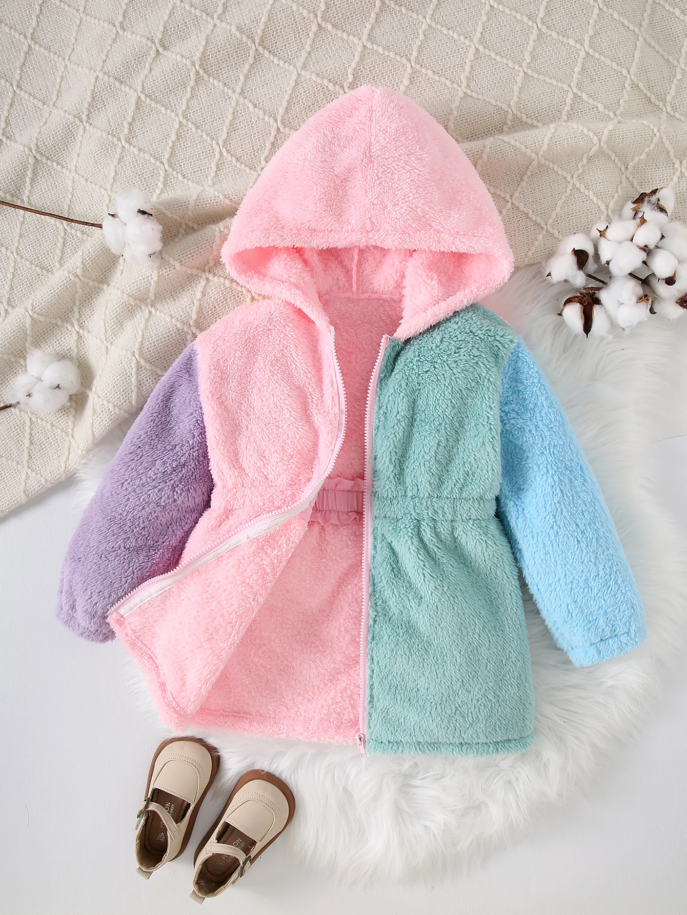 Autumn And Winter New Girls' Long Sleeved Solid Color Spliced Children's Zipper Sweater Hooded Casual Jacket
Autumn And Winter New Girls' Long Sleeved Solid Color Spliced Children's Zipper Sweater Hooded Casual Jacket