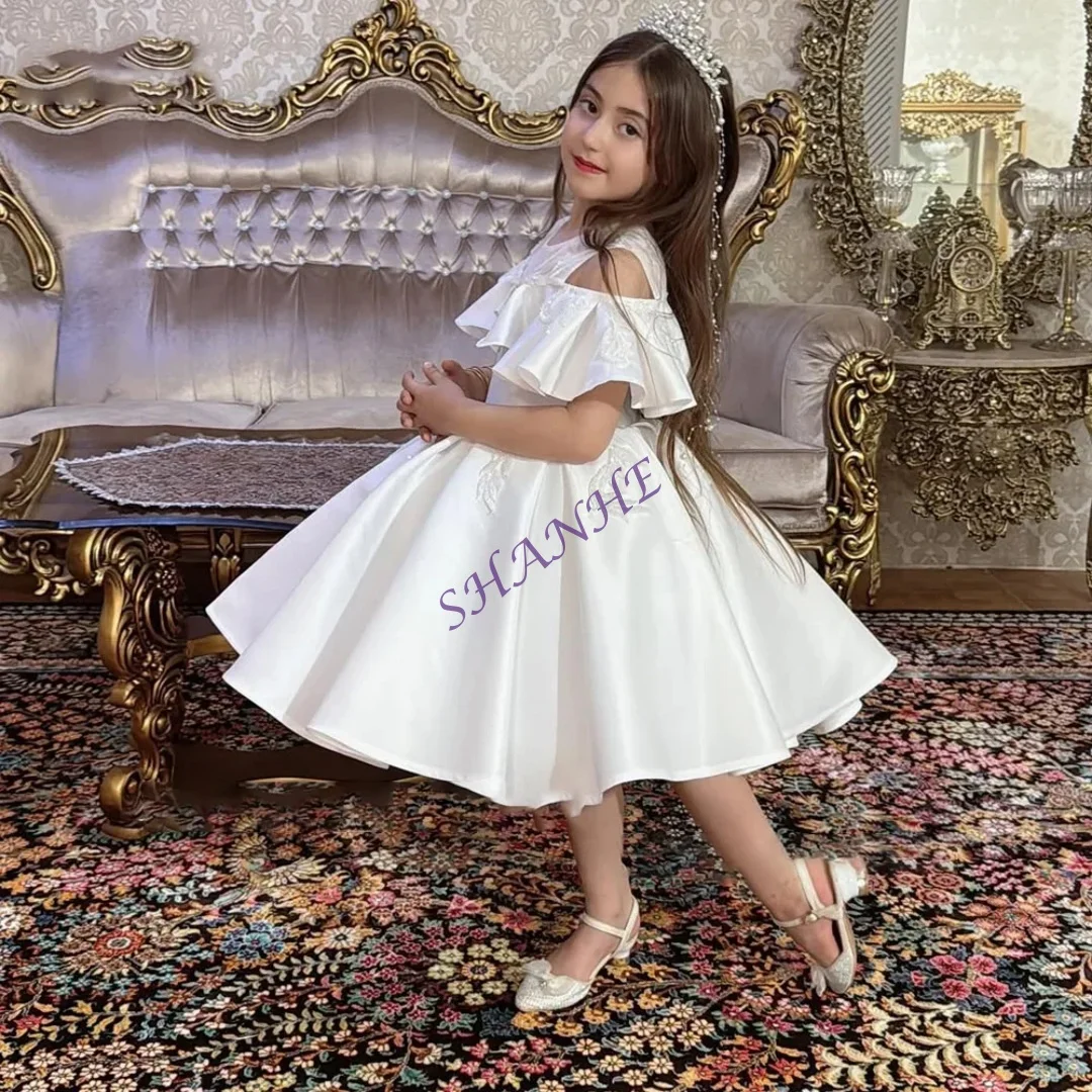 Платье цвета слоновой кости для девочек по индивидуальному заказу с открытыми плечами, атласные кружевные аппликации, платья трапециевидной формы длиной до колена, милые детские платья для первого причастия
Платье цвета слоновой кости для девочек по индивидуальному заказу с открытыми плечами, атласные кружевные аппликации, платья трапециевидной формы длиной до колена, милые детские платья для первого причастия