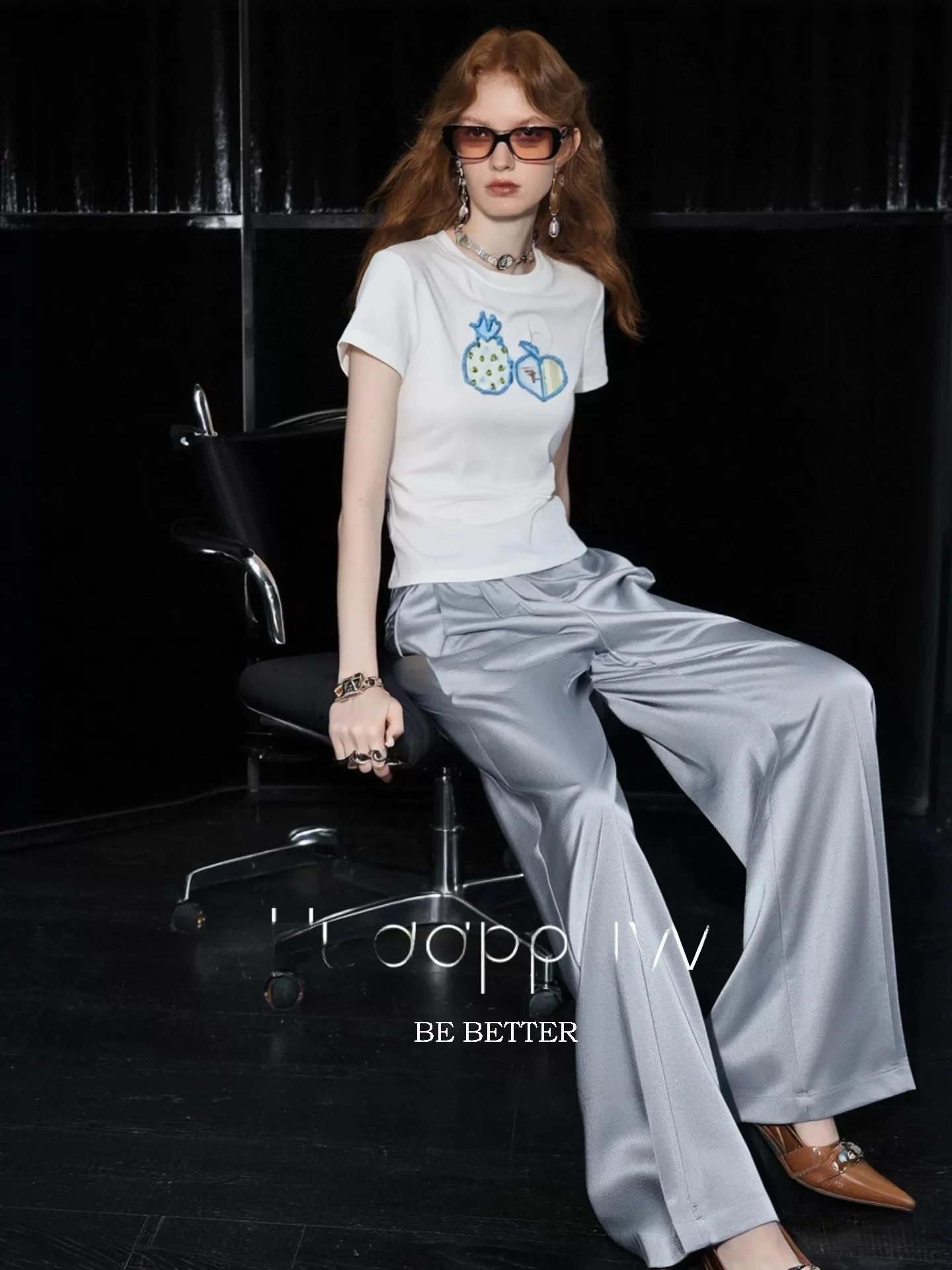 HUAAPPUW Summer 2026 White round Neck Short Sleeve T-Shirt Embroidered Fruit Patch Casual Fit Cotton Blend Breathable Top
HUAAPPUW Summer 2026 White round Neck Short Sleeve T-Shirt Embroidered Fruit Patch Casual Fit Cotton Blend Breathable Top