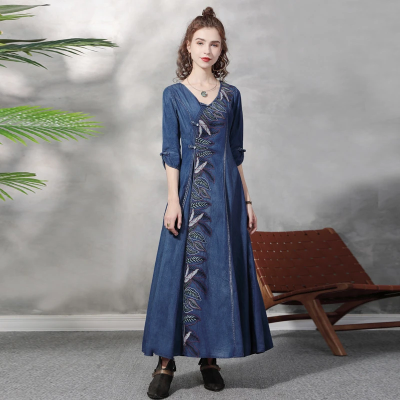 High Quality Embroidered Denim Long Dress Women New Arrival 2025 Autumn Vintage V-neck Ladies Elegant A-line Dresses M2062
High Quality Embroidered Denim Long Dress Women New Arrival 2025 Autumn Vintage V-neck Ladies Elegant A-line Dresses M2062