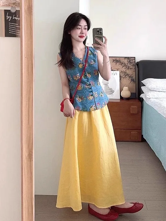 Summer New Chinese Style Embroidery V-neck Vest Skirt Set Women's plus Size Fashion Ensemble Casual Style Polyester Fabric
Summer New Chinese Style Embroidery V-neck Vest Skirt Set Women's plus Size Fashion Ensemble Casual Style Polyester Fabric