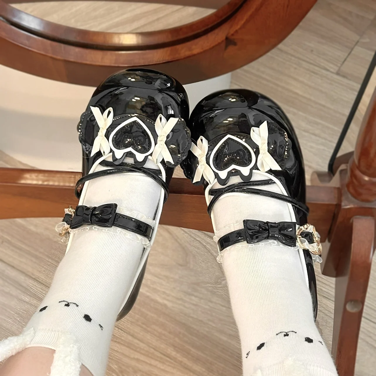 Оригинальные туфли в стиле Лолиты, милые одиночные туфли, японские туфли Kawaii на низком каблуке, милые туфли Лоли для чаепития для девочек
Оригинальные туфли в стиле Лолиты, милые одиночные туфли, японские туфли Kawaii на низком каблуке, милые туфли Лоли для чаепития для девочек