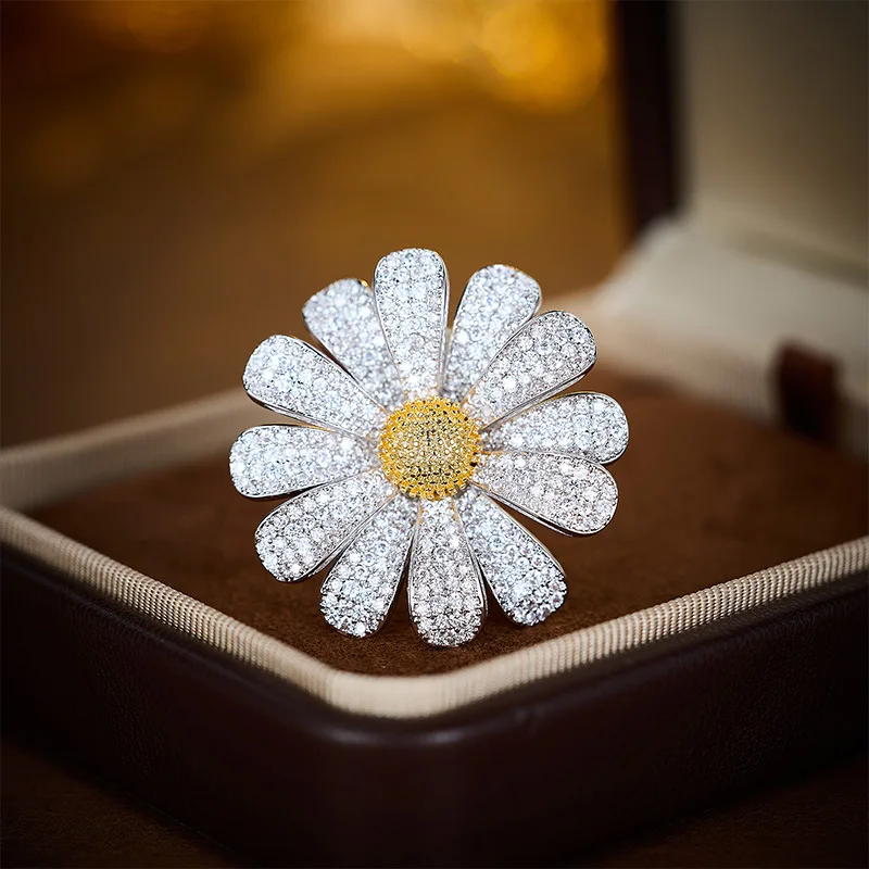 Light Luxury Zircon Daisy Sunflower Brooch Simple Elegant Luxurious Collar Decoration Pin Summer Anti-Exposure Buckle
Light Luxury Zircon Daisy Sunflower Brooch Simple Elegant Luxurious Collar Decoration Pin Summer Anti-Exposure Buckle