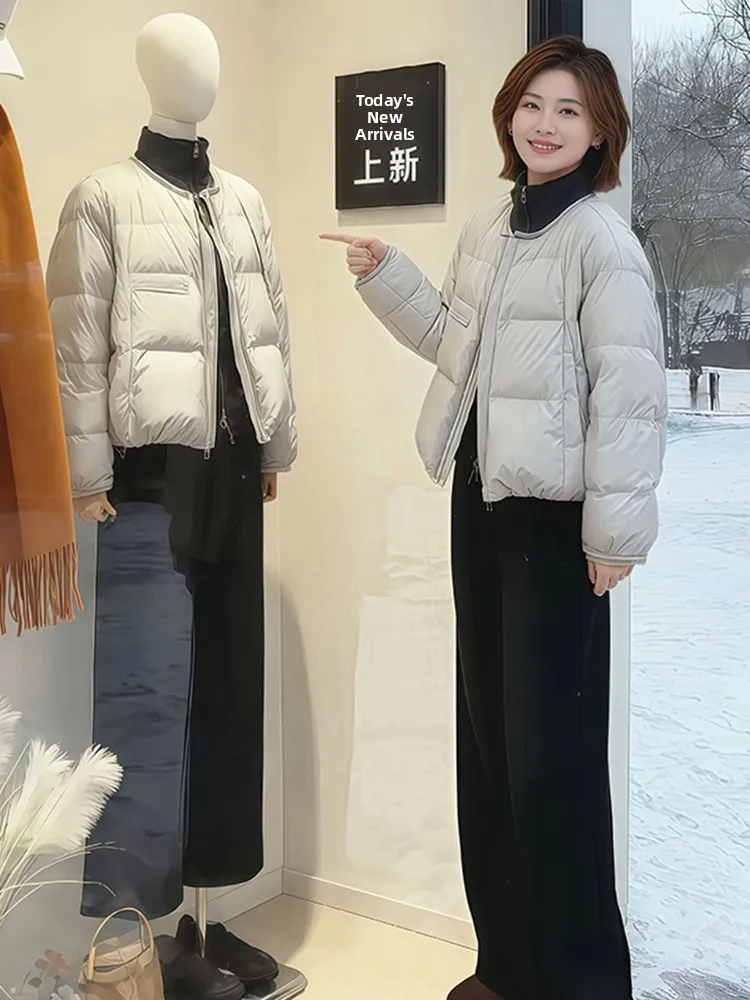 Женская утепленная хлопковая куртка 2026: Новинка зимы, свободный крой, простой дизайн, маленький размер, модная теплая хлопковая одежда в корейском стиле
Женская утепленная хлопковая куртка 2026: Новинка зимы, свободный крой, простой дизайн, маленький размер, модная теплая хлопковая одежда в корейском стиле