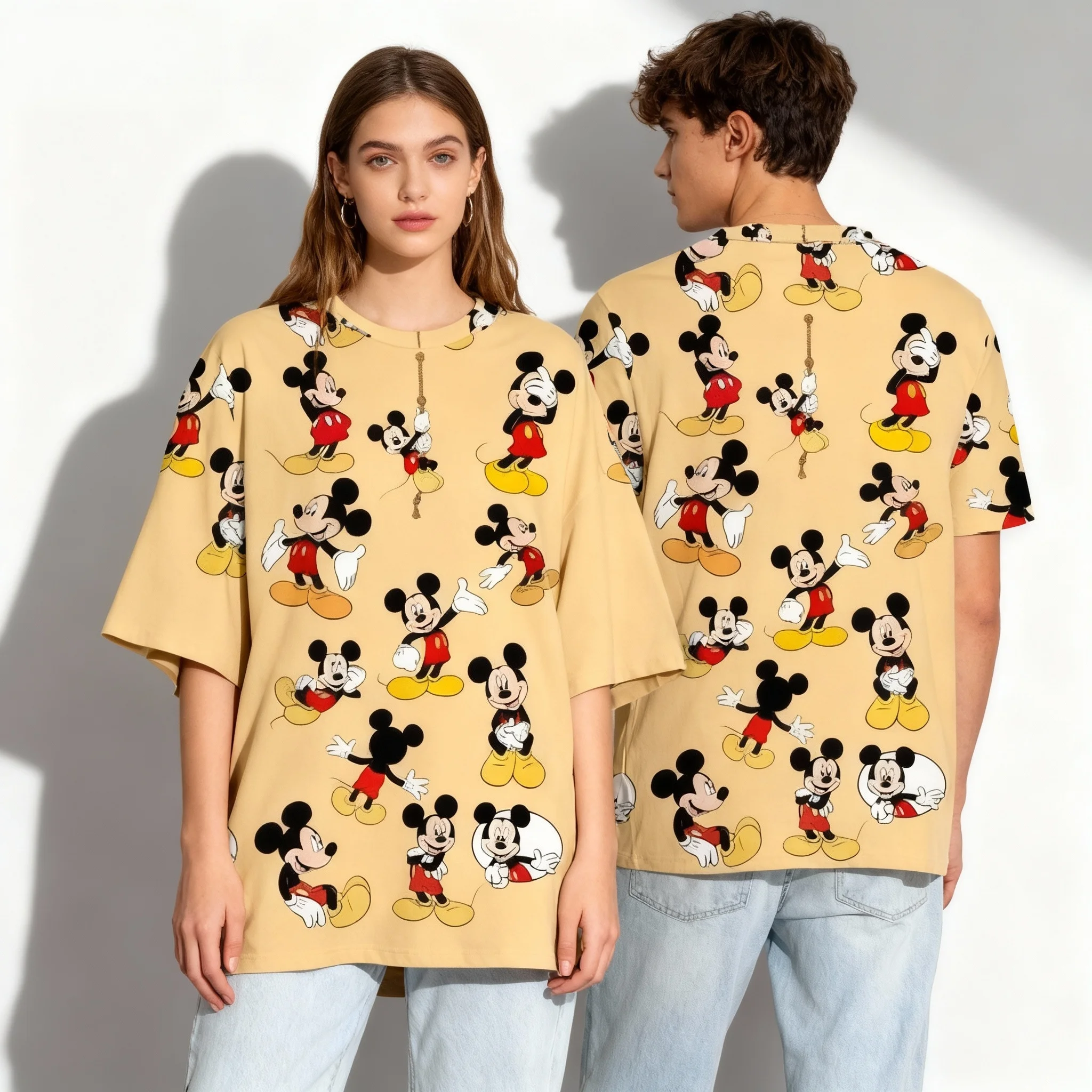 Летняя коллекция Disney, милая крутая уличная футболка с Микки и Минни, рубашка большого размера, женская популярная мода для взрослых и детей
Летняя коллекция Disney, милая крутая уличная футболка с Микки и Минни, рубашка большого размера, женская популярная мода для взрослых и детей