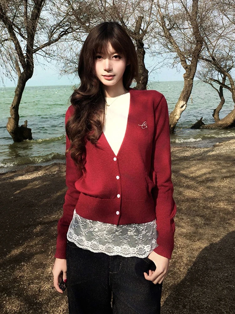 Красный вязаный свитер с V-образным вырезом свободного кроя для женщин, зимний, для многослойных образов, с цветовыми блоками, стройнящий топ в корейском стиле, с длинными рукавами
Красный вязаный свитер с V-образным вырезом свободного кроя для женщин, зимний, для многослойных образов, с цветовыми блоками, стройнящий топ в корейском стиле, с длинными рукавами