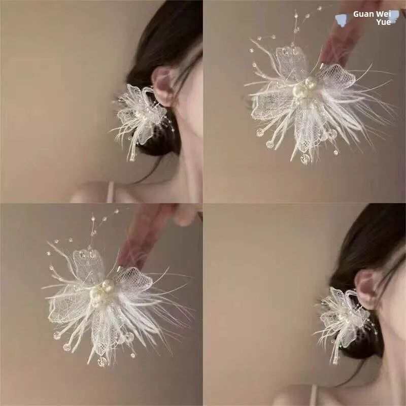 Elegant Feather Hair Clip Atmosphere Sense Side Clip Fashionable Hair Accessory High-End Feeling Hair Styling Tool
Elegant Feather Hair Clip Atmosphere Sense Side Clip Fashionable Hair Accessory High-End Feeling Hair Styling Tool