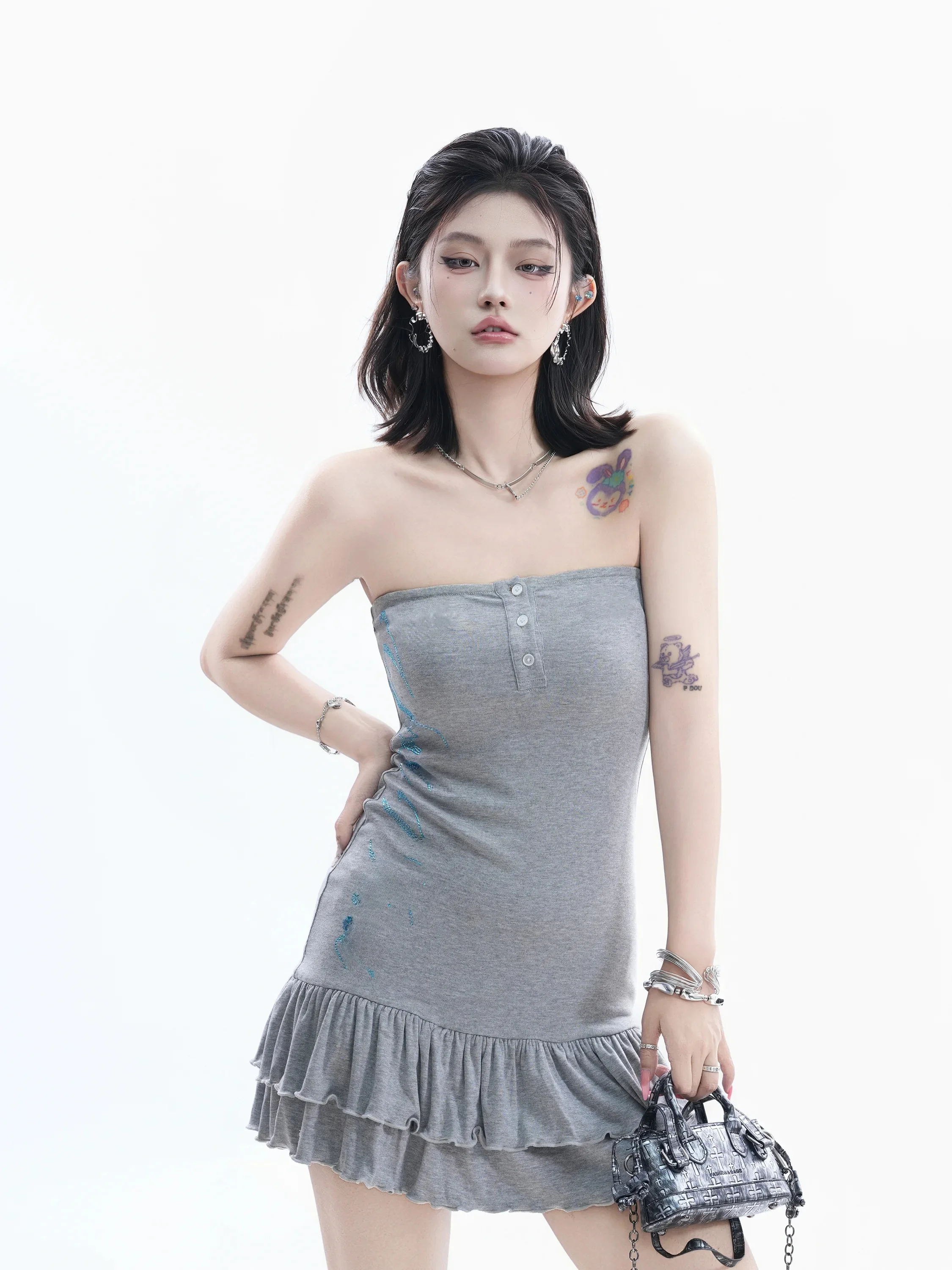 Street Style American Letter Crop Top Women's Slim Fit Rhinestone Transfer Print Midi Skirt Small Ball Ball Fashion Summer
Street Style American Letter Crop Top Women's Slim Fit Rhinestone Transfer Print Midi Skirt Small Ball Ball Fashion Summer