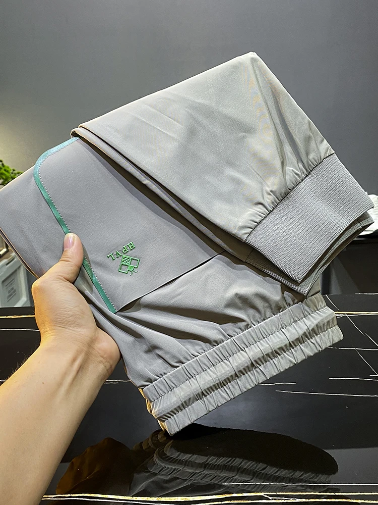 Элитные мужские повседневные брюки из ледяного шелка, ультратонкие, быстросохнущие, спортивные, облегающие, летние, модные, для уличной носки
Элитные мужские повседневные брюки из ледяного шелка, ультратонкие, быстросохнущие, спортивные, облегающие, летние, модные, для уличной носки