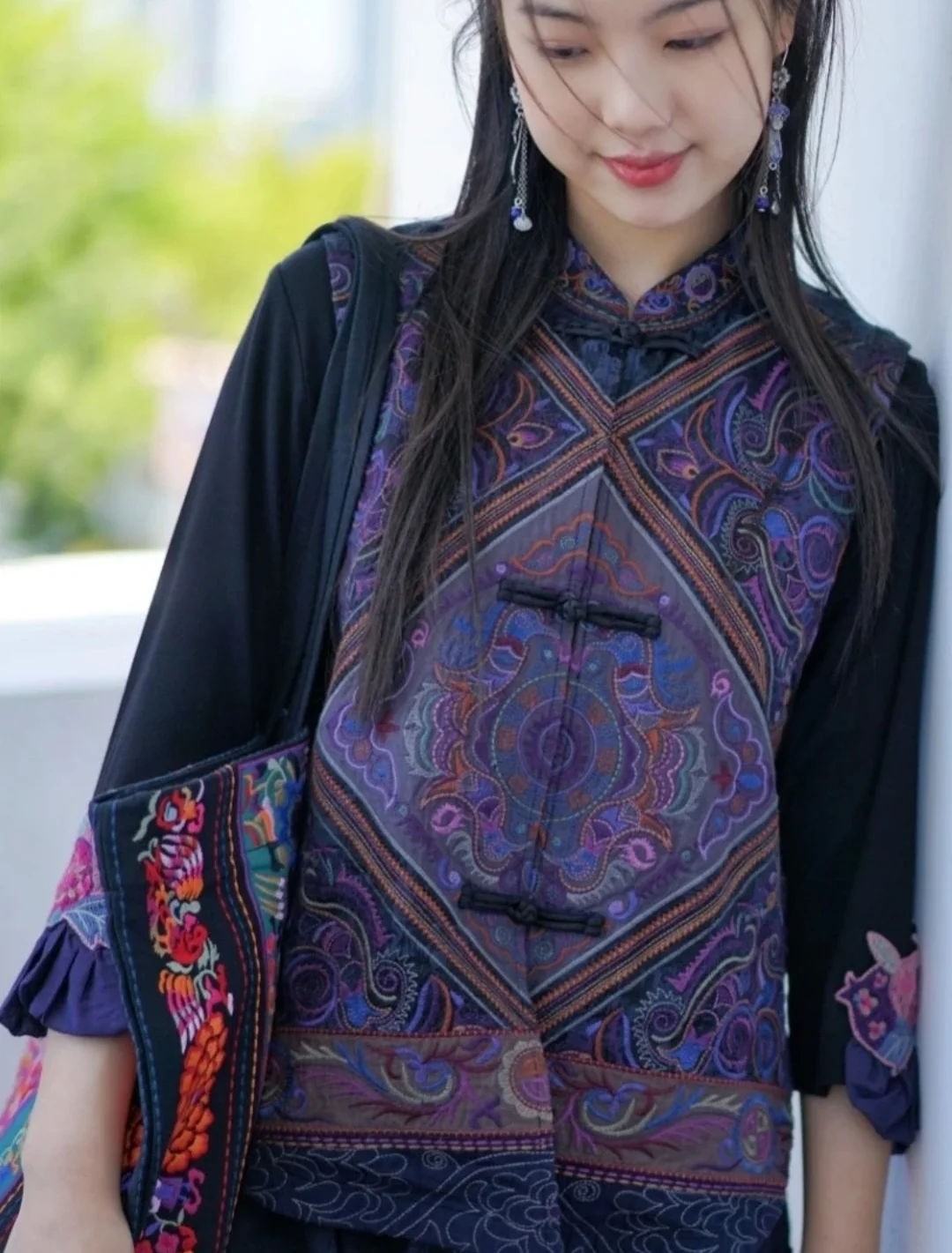Luxury embroidery Vest Spring cotton linen sleeveless Women's vest Chinese style stand collar vintage tops high quality clothes
Luxury embroidery Vest Spring cotton linen sleeveless Women's vest Chinese style stand collar vintage tops high quality clothes