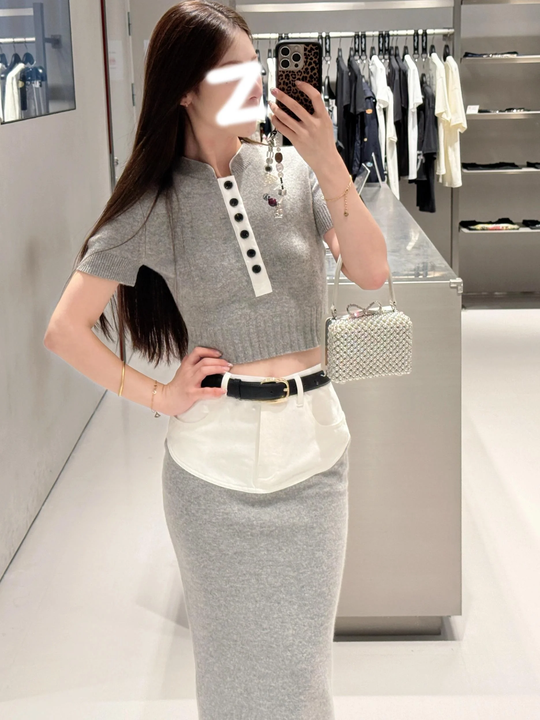 High-End Knitted Short Sleeve Women's Unique Patchwork Skirt Two-Piece Set Elegant Style Summer Fashion Casual Wear
High-End Knitted Short Sleeve Women's Unique Patchwork Skirt Two-Piece Set Elegant Style Summer Fashion Casual Wear