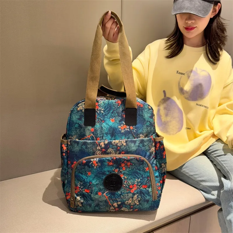 Женский легкий повседневный рюкзак из ткани Оксфорд mochilas mujer школьная сумка bolsos de mujer рюкзак женский рюкзак рюкзак
Женский легкий повседневный рюкзак из ткани Оксфорд mochilas mujer школьная сумка bolsos de mujer рюкзак женский рюкзак рюкзак