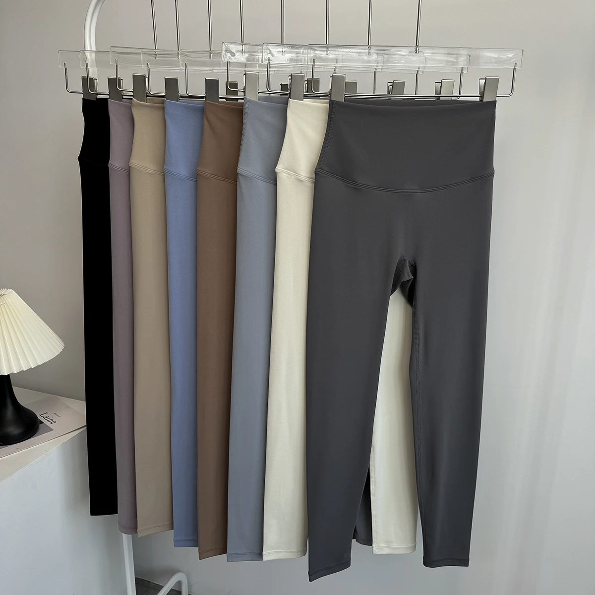 Women's new yoga pants with high waist slimming hip lifting tight fitness pants for running sports Pilates training pants
Women's new yoga pants with high waist slimming hip lifting tight fitness pants for running sports Pilates training pants