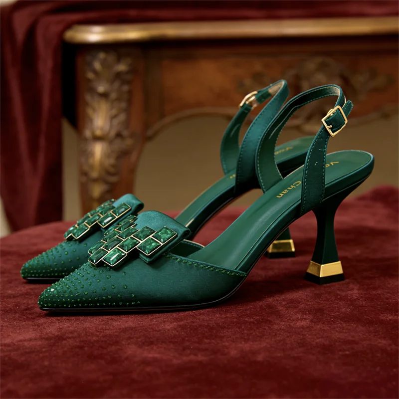 Glitter Classical Design Luxury Elegant Women Pumps Low Heels Dress Party Shoes Rhinestone Women Pointed Top Pumps
Glitter Classical Design Luxury Elegant Women Pumps Low Heels Dress Party Shoes Rhinestone Women Pointed Top Pumps