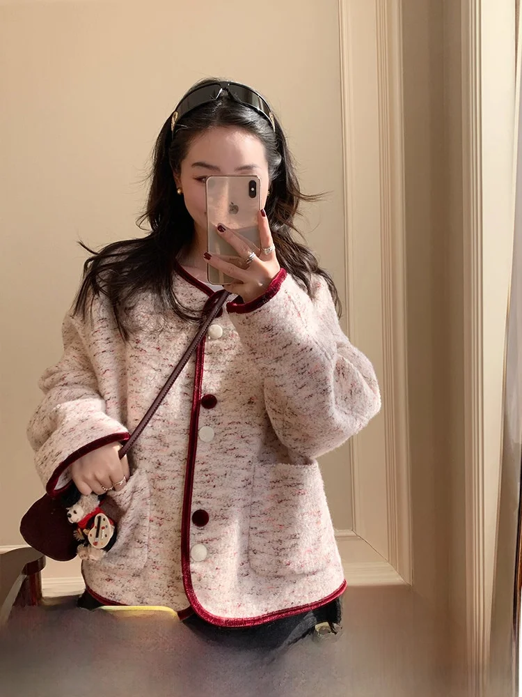 Red Velvet Cotton Jaet Winter New Sle Korean Loose Woolen Quilted Warm Top Silk Velvet Lined Outerwear round Ne Long Sl...
Red Velvet Cotton Jaet Winter New Sle Korean Loose Woolen Quilted Warm Top Silk Velvet Lined Outerwear round Ne Long Sl...