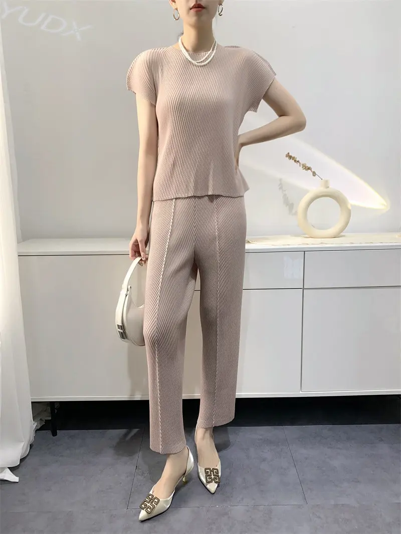 YIUDX Miyake Pleated Summer Suit Women 2023 New Pleated Top + Pants Comfortable Casual Niche Fashion Design
YIUDX Miyake Pleated Summer Suit Women 2023 New Pleated Top + Pants Comfortable Casual Niche Fashion Design