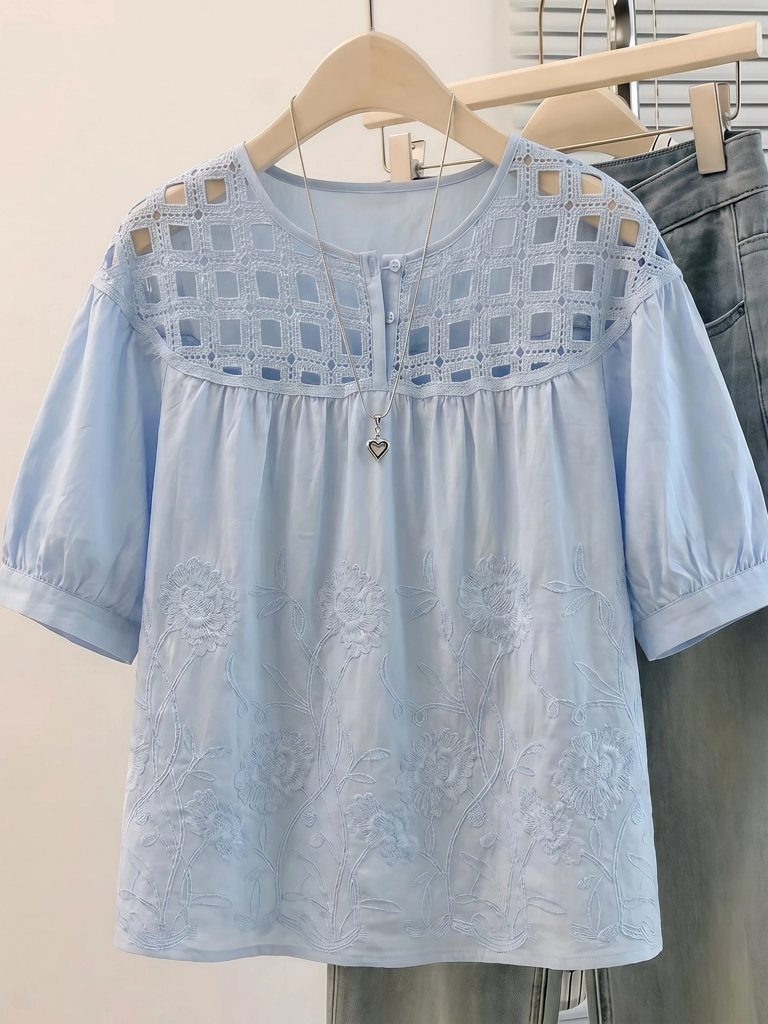 Light Blue Hollow out Short Sleeve Shirt Women's plus Size Summer New Style Commute Korean Loose Fit round Neck Top
Light Blue Hollow out Short Sleeve Shirt Women's plus Size Summer New Style Commute Korean Loose Fit round Neck Top