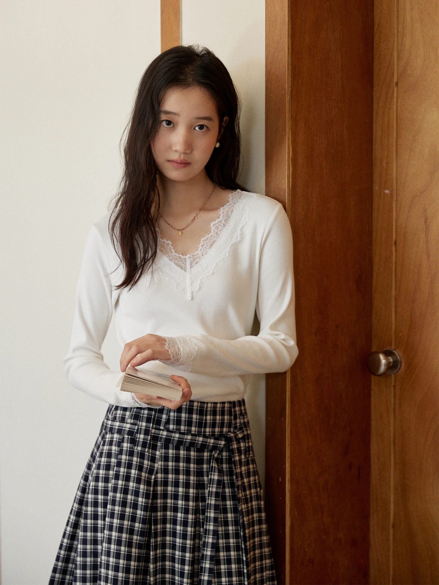 MIXABO White Lace Trim V-Ne Long Sve Cotton T-irt Women's Spring Sle Slim Fit Romantic Sle Top Breathable Knitted
MIXABO White Lace Trim V-Ne Long Sve Cotton T-irt Women's Spring Sle Slim Fit Romantic Sle Top Breathable Knitted