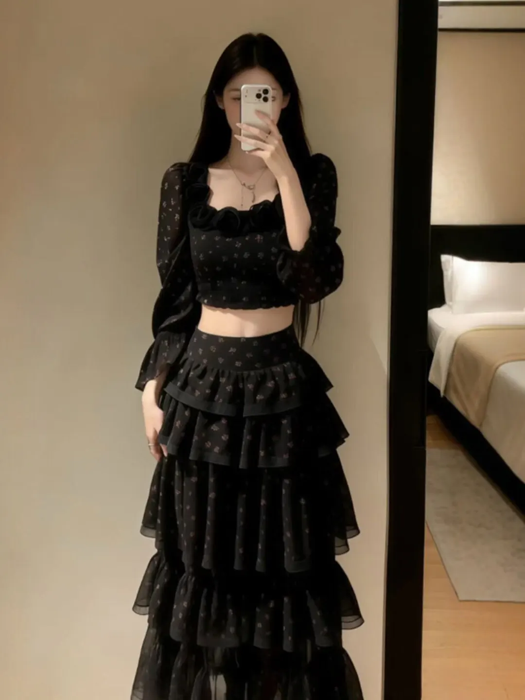Elegant Korean Style Cake Skirt Two-Piece Set Spring 2026 Comfortable Long Sleeve T-Shirt And Midi Skirt Outfit for Young Women
Elegant Korean Style Cake Skirt Two-Piece Set Spring 2026 Comfortable Long Sleeve T-Shirt And Midi Skirt Outfit for Young Women