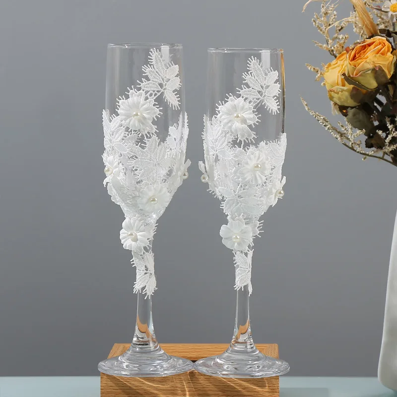 Wedding glasses for the bride and groom, simple design, champagne glasses filled with flowers, engagement, anniversaries
Wedding glasses for the bride and groom, simple design, champagne glasses filled with flowers, engagement, anniversaries