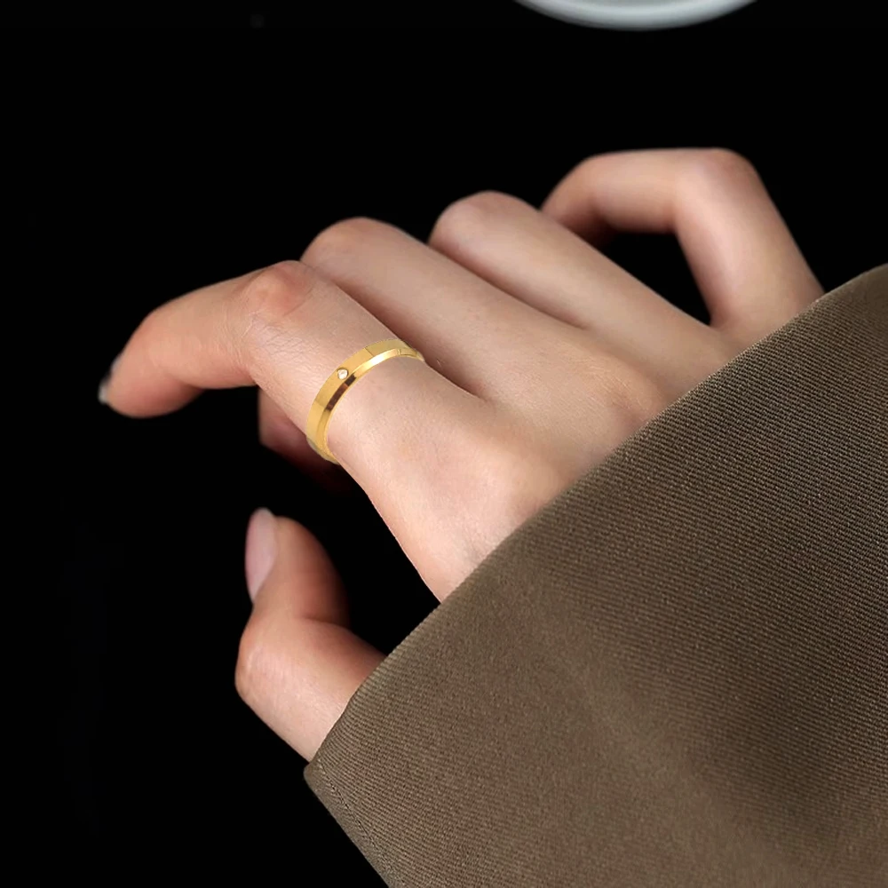 Simple gold plain stainless steel solitaire ring niche versatile couple ring Wedding party jewelry Fun gift for friends
Simple gold plain stainless steel solitaire ring niche versatile couple ring Wedding party jewelry Fun gift for friends