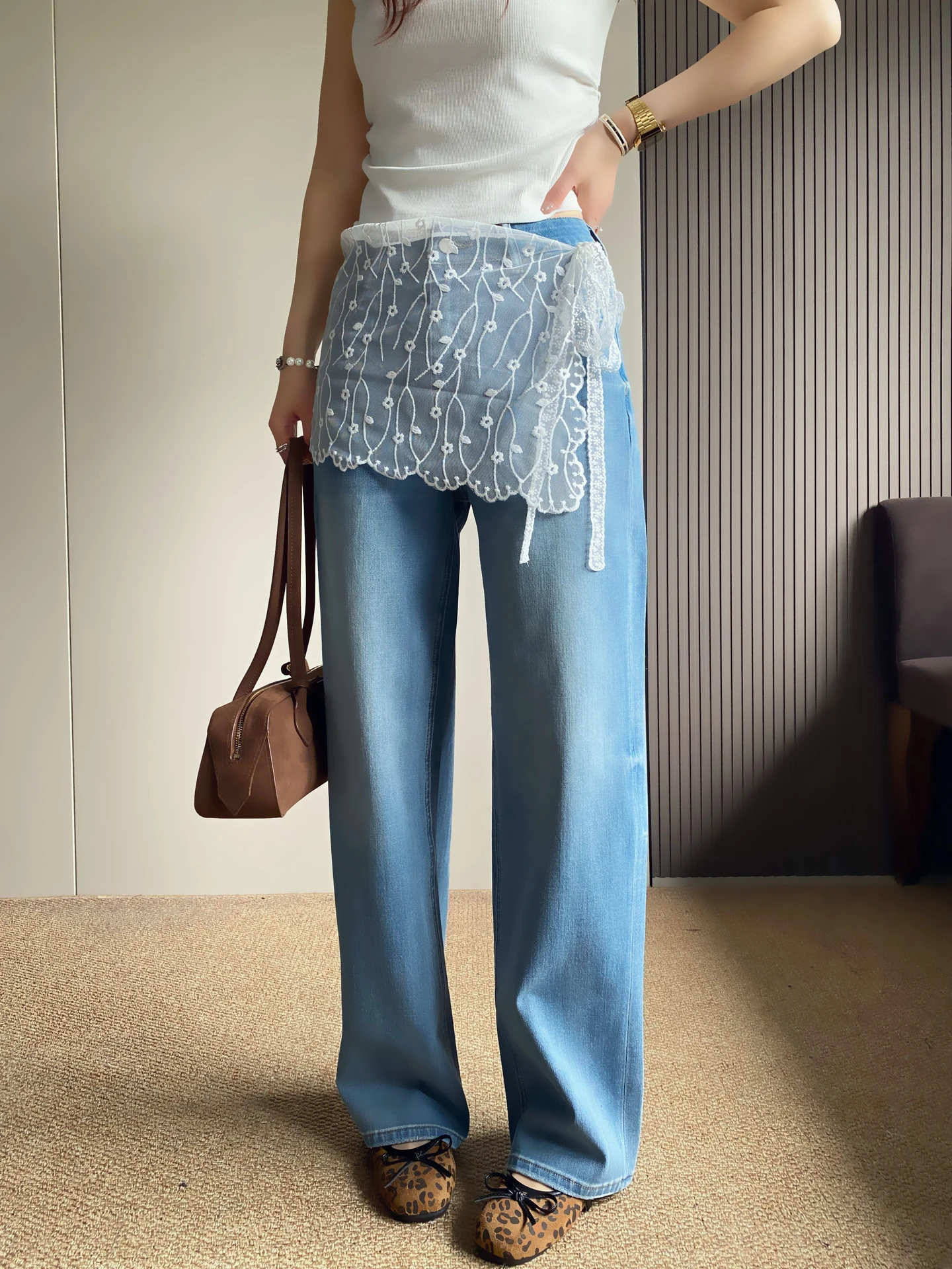 High Waist Wide Leg Lace Detail Slim Straight Jeans Women's Fashion Spring 2026 Trendy Loose Fit Cool Feeling Denim Pants
High Waist Wide Leg Lace Detail Slim Straight Jeans Women's Fashion Spring 2026 Trendy Loose Fit Cool Feeling Denim Pants