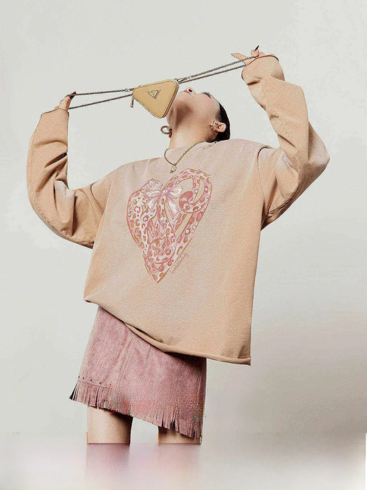 Loose Fit Women's T-shirt Pink Leopard Heart Spray Dyeing Sand Color Print Vintage Style Long Sleeve Casual Top
Loose Fit Women's T-shirt Pink Leopard Heart Spray Dyeing Sand Color Print Vintage Style Long Sleeve Casual Top