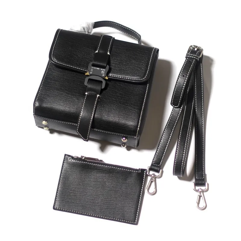 Hip-Hop Casual High Quality 1017 ALYX 9SM Crossbody Bag Men Women Metal Button Functional Tactical Leather ALYX Shoulder Bag
Hip-Hop Casual High Quality 1017 ALYX 9SM Crossbody Bag Men Women Metal Button Functional Tactical Leather ALYX Shoulder Bag